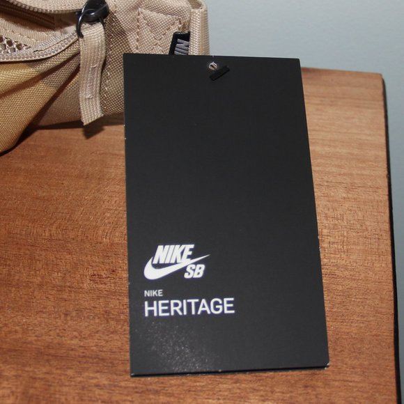 Nike SB Heritage Hip Pack Desert Camo Fanny Pack - Picture 6 of 7